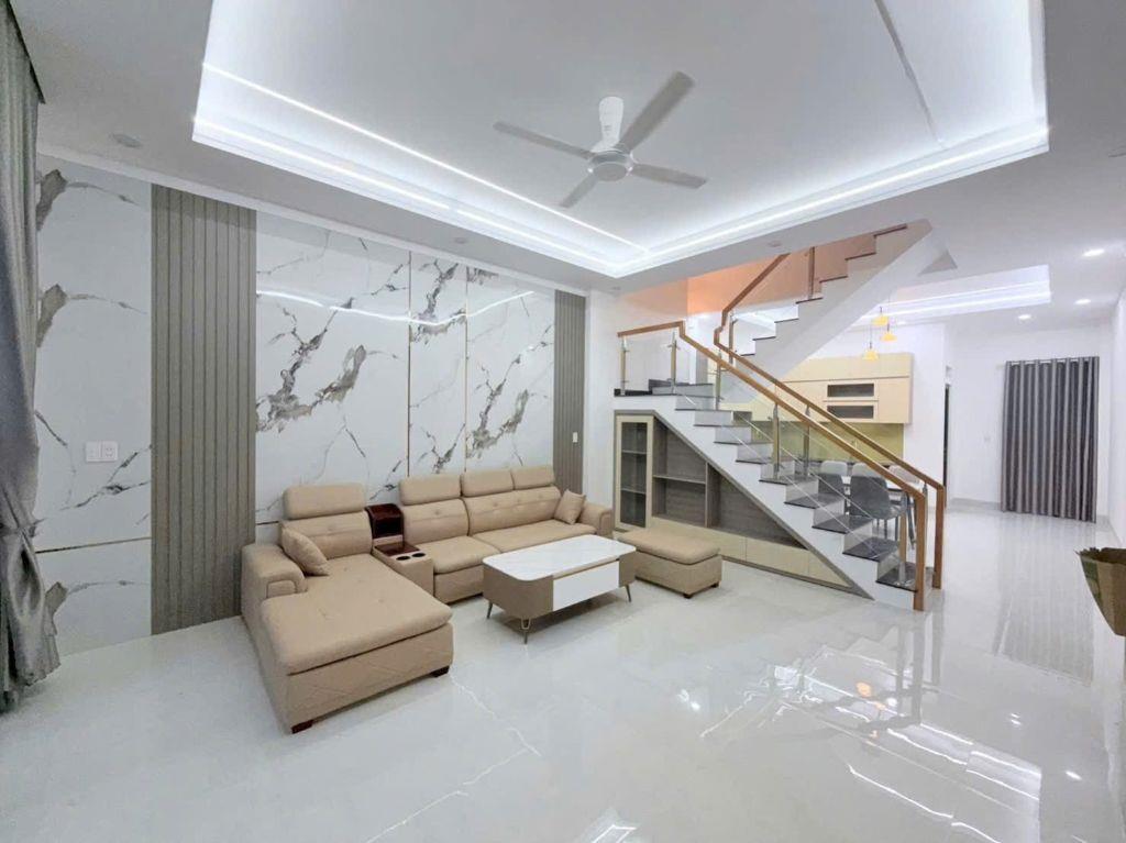 Nhà mới xây 2 lầu 1 trệt 5.279 tỷ_90 m2 sr ,hoàn công