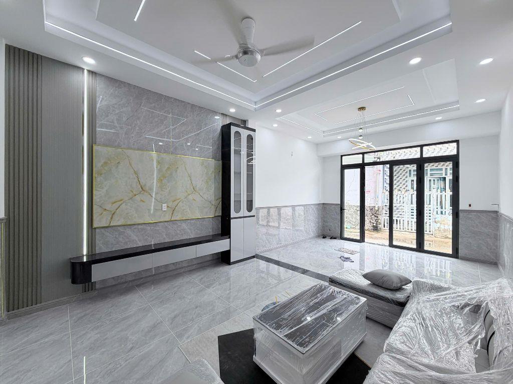 Nhà 1 lầu 1 trệt sr hoàn công 2.7 tỷ _75 m2, đường thông