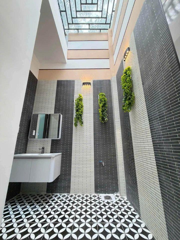 Nhà 3 lầu1 trệt sát chợ Hóa An 100m2 đường 8m 5.5 tỷ 