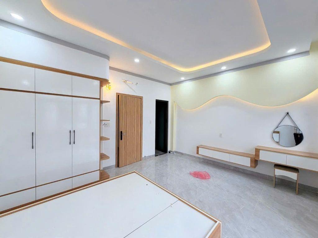Nhà 3 lầu1 trệt sát chợ Hóa An 100m2 đường 8m 5.5 tỷ 