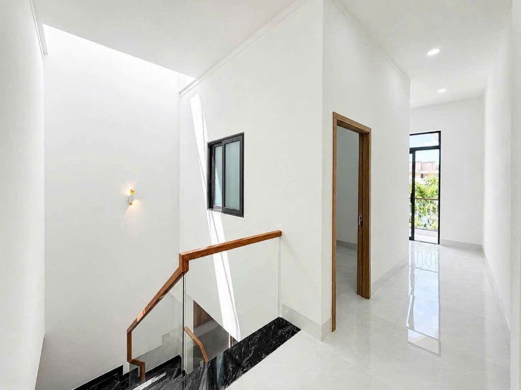 Nhà mới xây 3.15 tỷ _60m2_1 lầu 1 trệt ,3 ph .ngủ gần Quảng Trường tỉnh