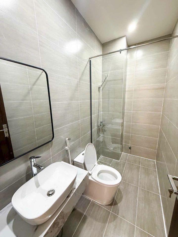 Nhà sr hoàn công 2 lầu 1 trệt 3.99 tỷ _