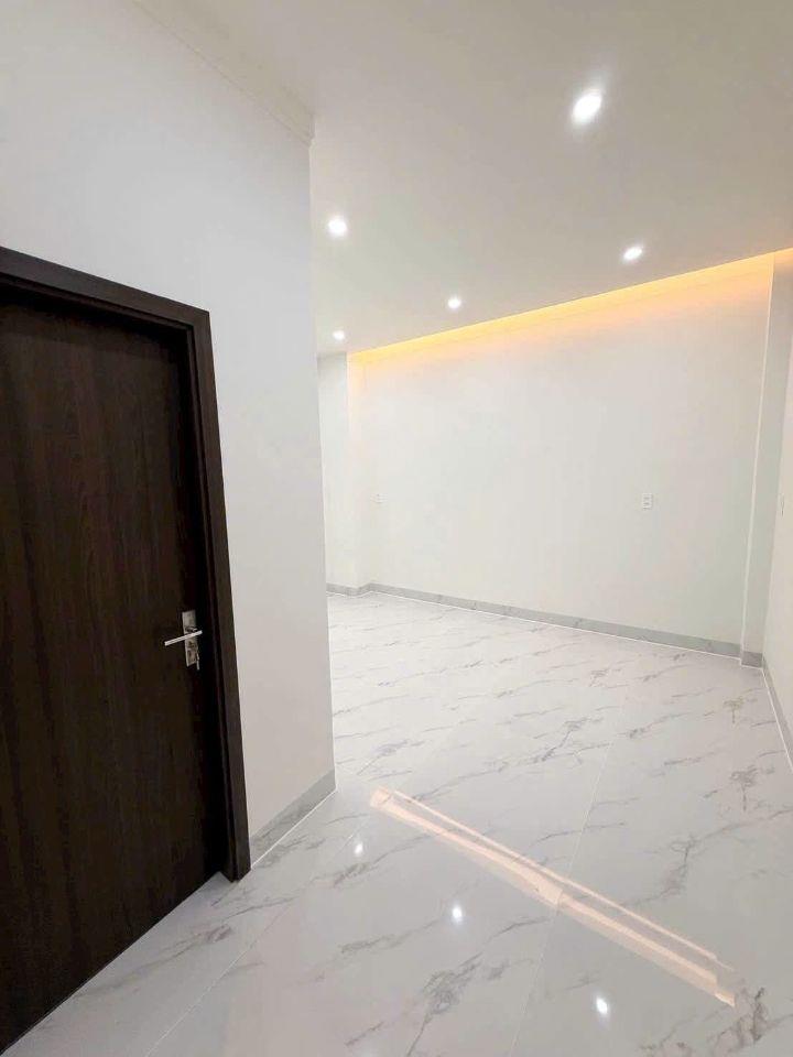 Nhà sr hoàn công 2 lầu 1 trệt 3.99 tỷ _