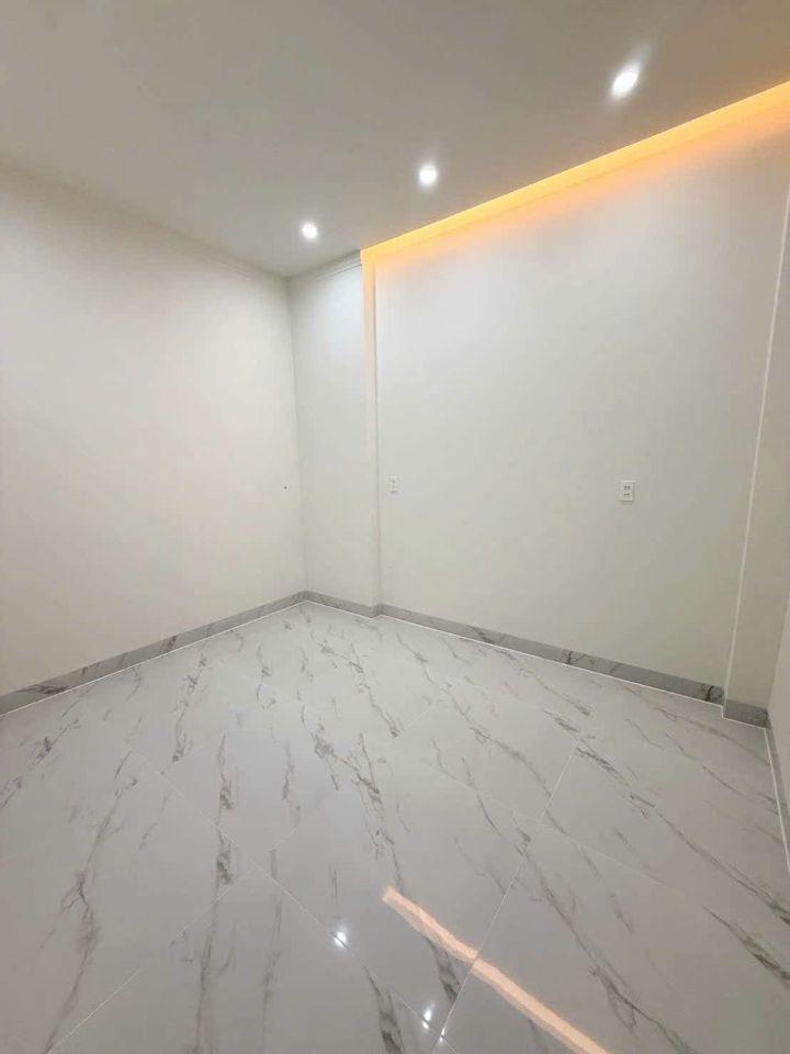 Nhà sr hoàn công 2 lầu 1 trệt 3.99 tỷ _