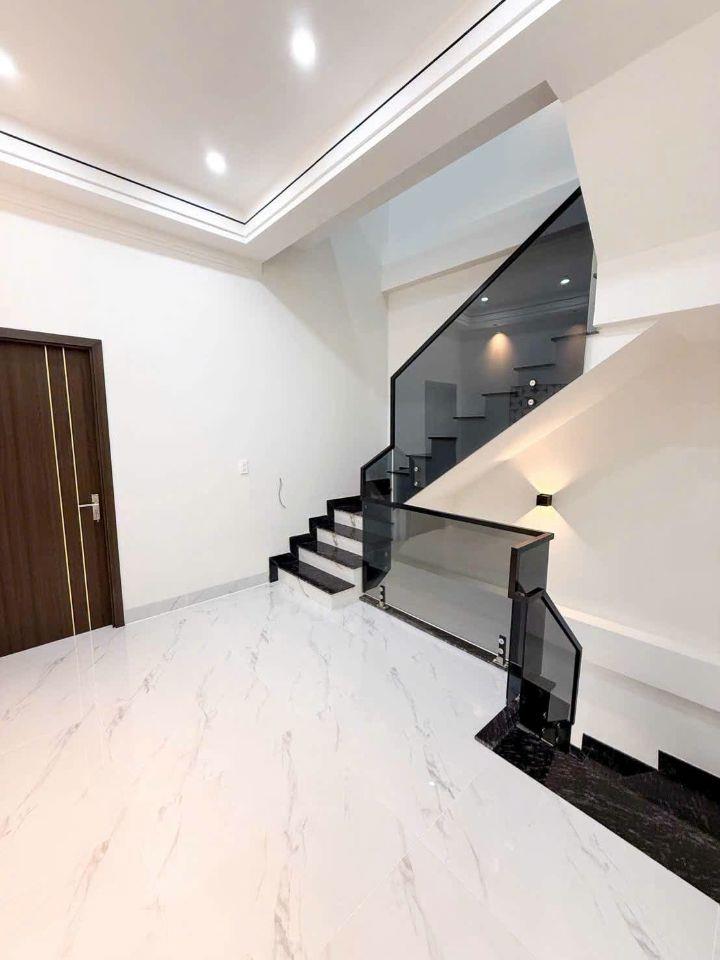 Nhà sr hoàn công 2 lầu 1 trệt 3.99 tỷ _