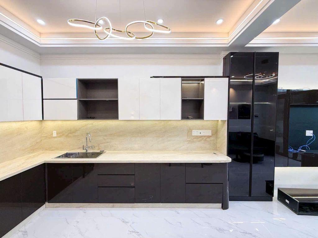 Nhà sr hoàn công 2 lầu 1 trệt 3.99 tỷ _