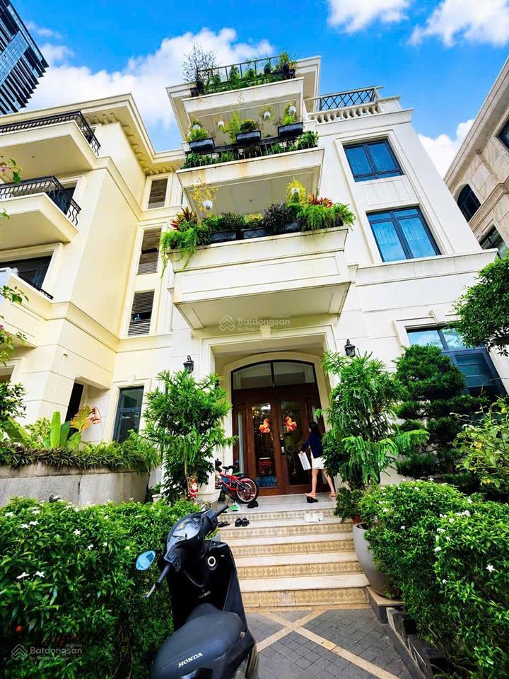 Cô mình cần bán căn biệt thự bason mặt tiền công viên cách 100m ra sồn cạnh căn gốc 260 tỷ
