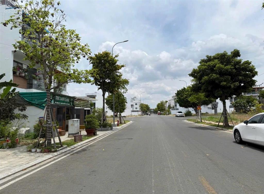 Bán lô đất đường chính số 55 gói 7 kđt mỹ gia, nha trang. giá 6tỷ500, chi 0913 191 ***