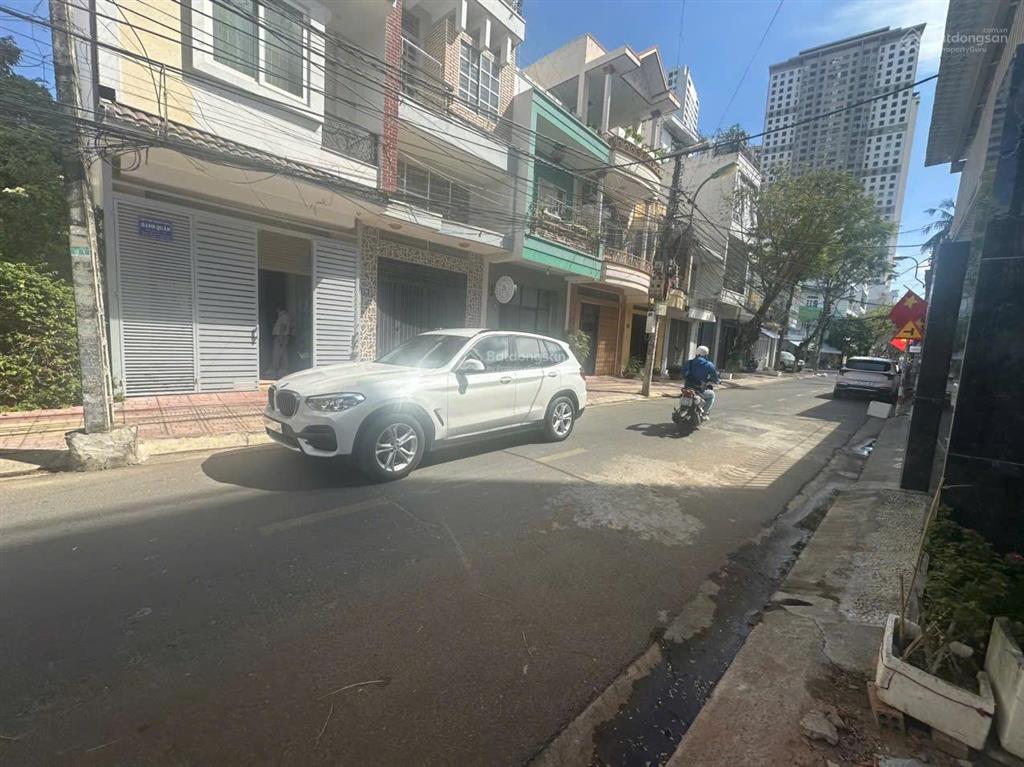 Bán nhà 3 tầng mặt tiền đường cao văn bé nha trang, cách biển hòn chồng 150m. chi 0913 191 ***