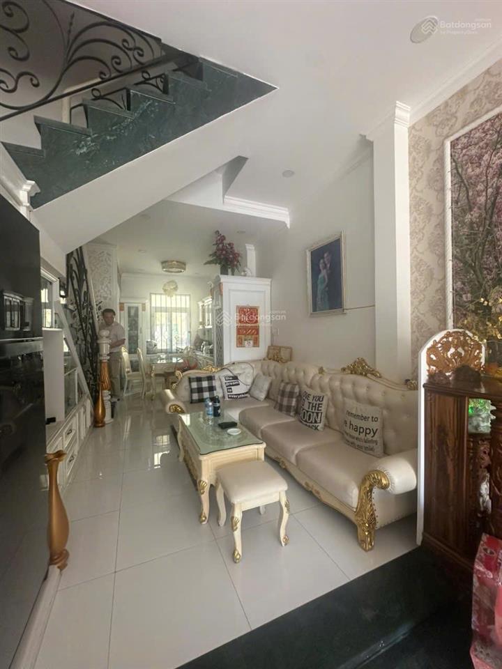 Bán nhà 3 tầng mặt tiền đường cao văn bé nha trang, cách biển hòn chồng 150m. chi 0913 191 ***