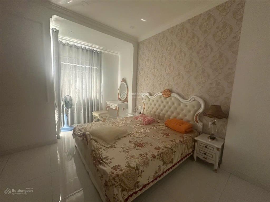 Bán nhà 3 tầng mặt tiền đường cao văn bé nha trang, cách biển hòn chồng 150m. chi 0913 191 ***