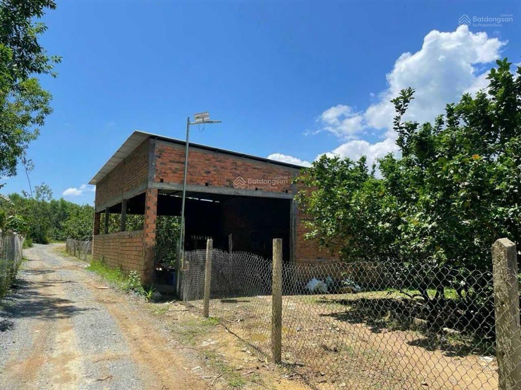 Bán 20000m2 đất có 1000m2 thổ cư sau giáp suối có trang trại bưởi da xanh trên đất