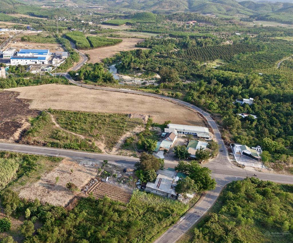 Bán đất mặt đường ql27c đối diện khu công nghiệp sông cầu gần ngã tư kinh doanh rất tốt