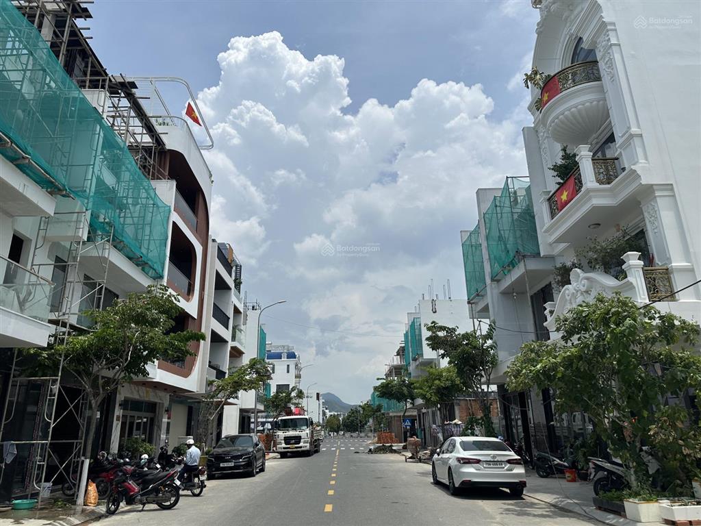 Lô góc đường a2 và b4 đẹp nhất nhì kđt vcn phước long 2
