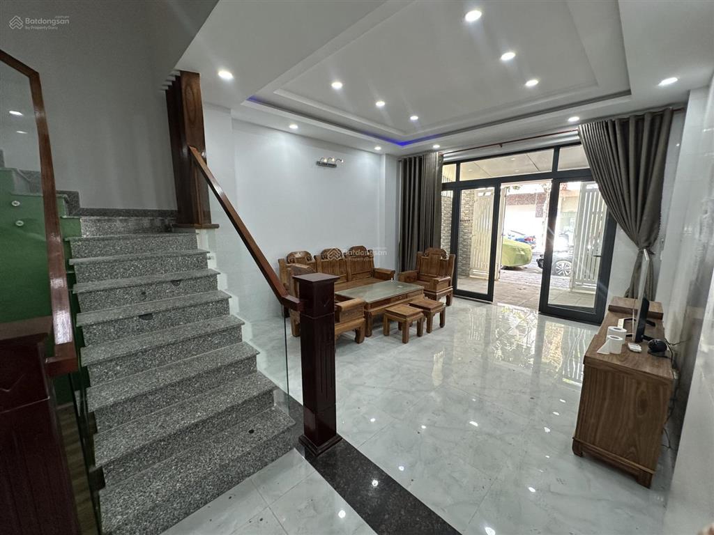 Nhà 3,5 tầng đường 14 kđt lê hồng phong 2