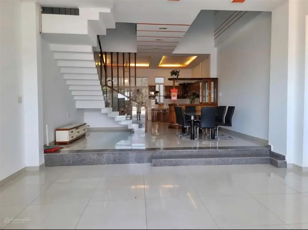 Cho thuê nhà 3,5 tầng ngay siêu thị go nha trang  kđt vĩnh điềm trung