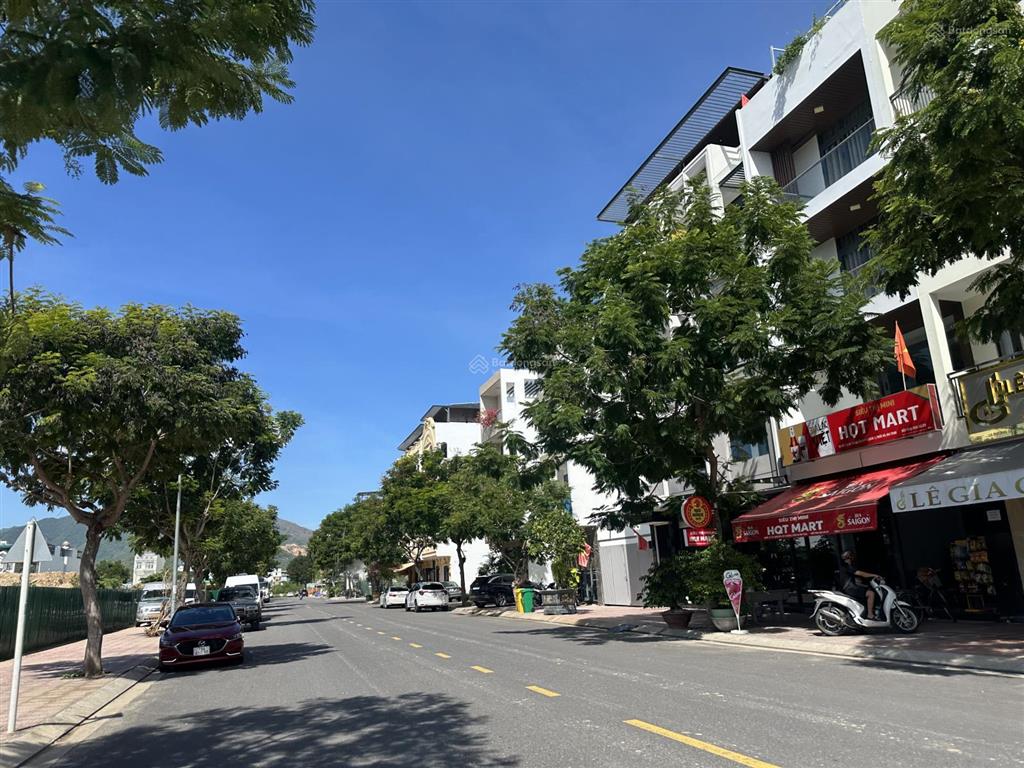 Đường số 8 hà quang 2, đối diện trung tâm thương mại, hướng đông nam