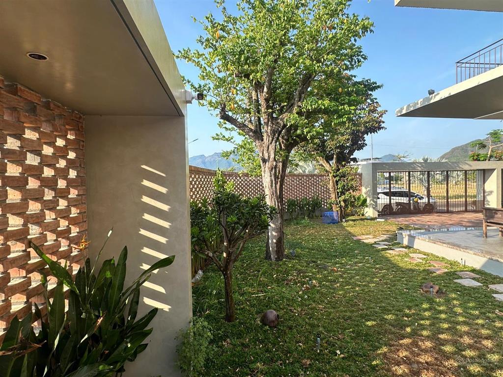 Cho thuê biệt thự căn góc khu đô thị ven sông tắc mới xây dựng giá 50 triệu/tháng