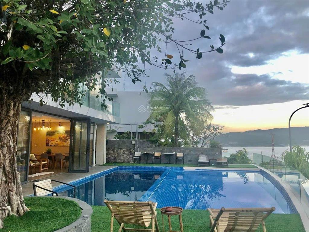 Cần bán biệt thự có hồ bơi lớn nhất dự án ocean front villas nha trang