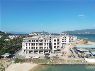 Bán biệt thự xây thô 03 tầng với 6 phòng ngủ sát biển