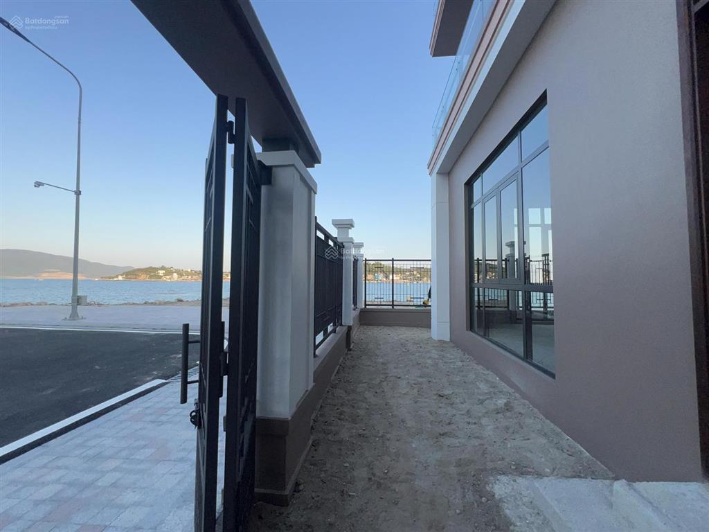 Bán siêu biệt thự nghỉ dưỡng cao cấp  có thể vừa ở vừa kinh doanh  đã xây thô trên biển nha trang