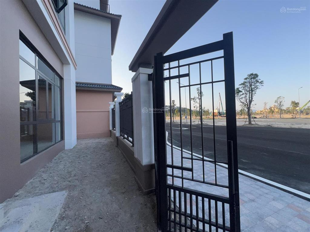 Bán siêu biệt thự nghỉ dưỡng cao cấp  có thể vừa ở vừa kinh doanh  đã xây thô trên biển nha trang