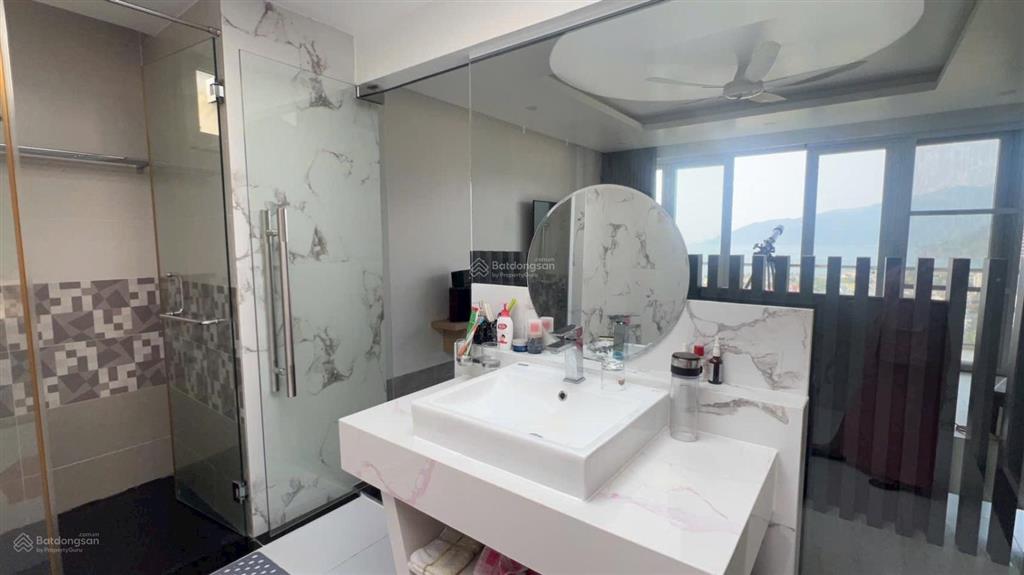 Cần bán nhanh villa anh nguyễn có 4 phòng ngủ 100% view biển xen cả view đồi
