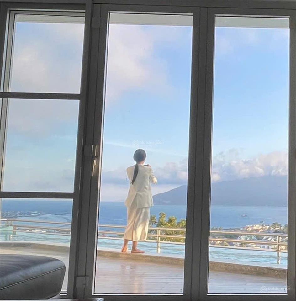Cần bán nhanh villa anh nguyễn có 4 phòng ngủ 100% view biển xen cả view đồi