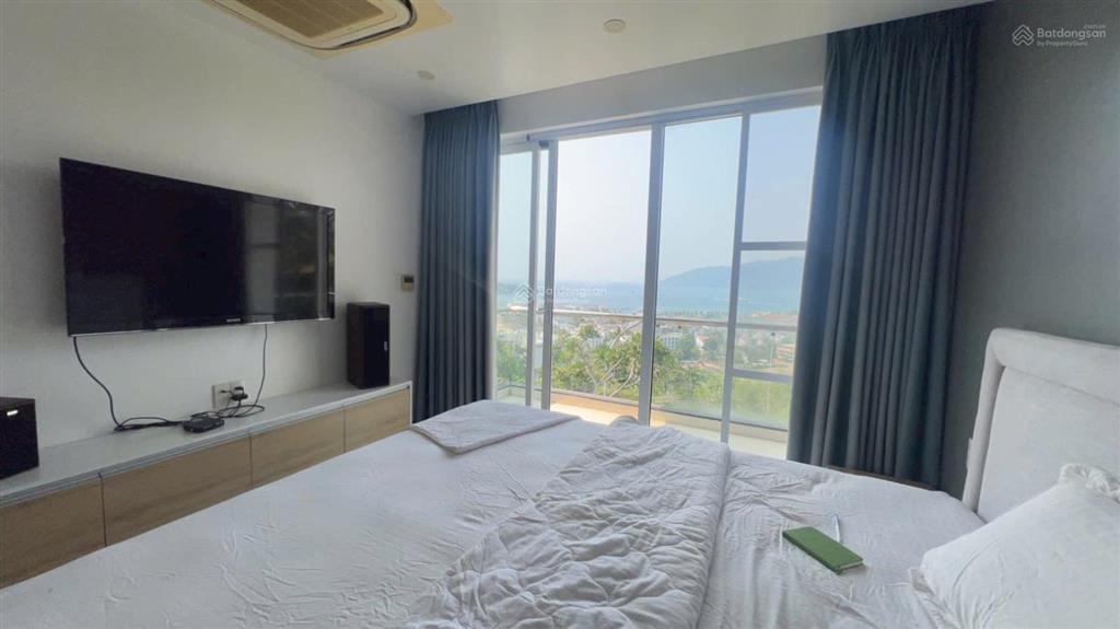 Cần bán nhanh villa anh nguyễn có 4 phòng ngủ 100% view biển xen cả view đồi