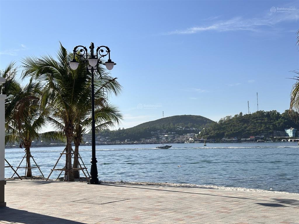 Biệt thự xẻ khe vị trí trung tâm nhất của dự án vinhoems pearl bay nha trang giá chỉ 22,6 tỷ