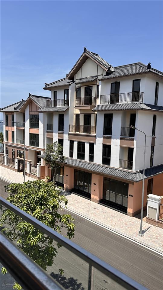 Biệt thự xẻ khe vị trí trung tâm nhất của dự án vinhoems pearl bay nha trang giá chỉ 22,6 tỷ