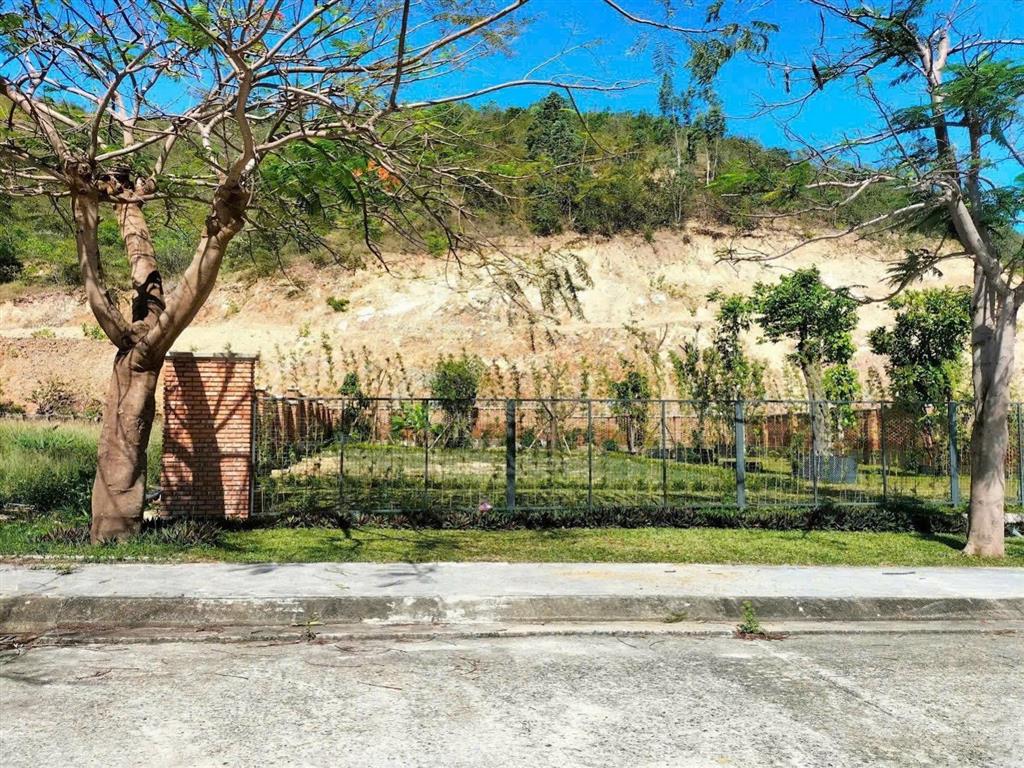 Chỉ với 6,5 tỷ vnd anh chị có ngay lô đất xây bt tại tttp nha trang
