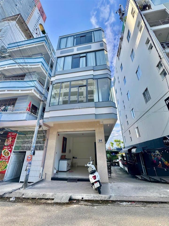 Căn góc 2 mặt tiền đường nguyễn đình chiểu rộng 20m, đi bộ sát ngay bãi tắm biển nha trang