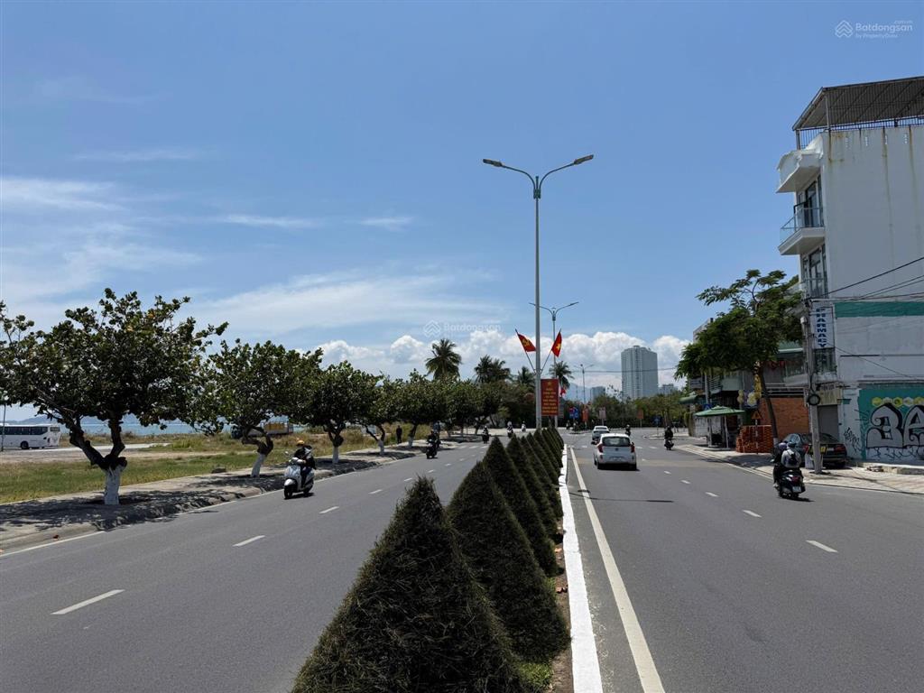 Bán đất mặt tiền phạm văn đồng , view trực diện biển, ngang 8,4m giá tốt