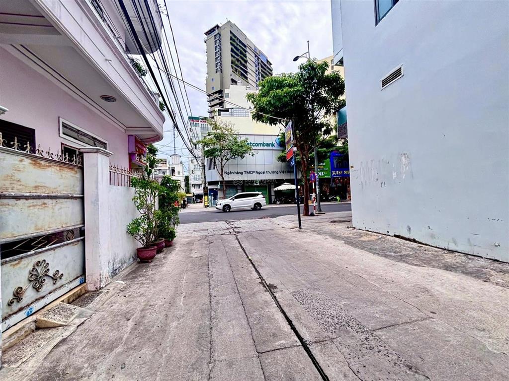 Bán nhà ngang 5,8m đường nguyễn thiện thuật  trung tâm nha trang  cách biển 400m