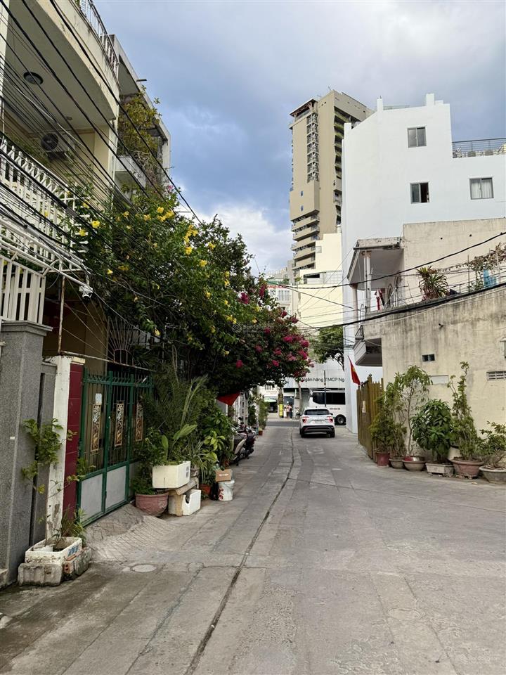 Bán nhà ngang 5,8m đường nguyễn thiện thuật  trung tâm nha trang  cách biển 400m