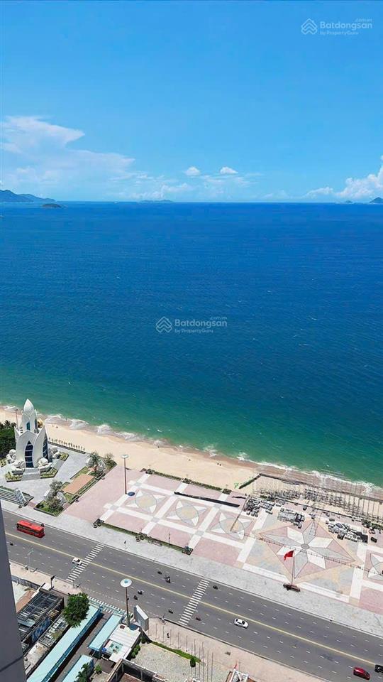 Bán nhà đường hùng vương ngang 5.85m, cách biển chỉ 250m, giá tốt.