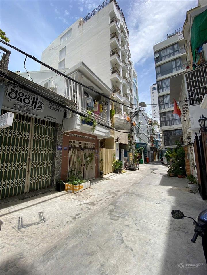 Bán nhà đường hùng vương ngang 5.85m, cách biển chỉ 250m, giá tốt.