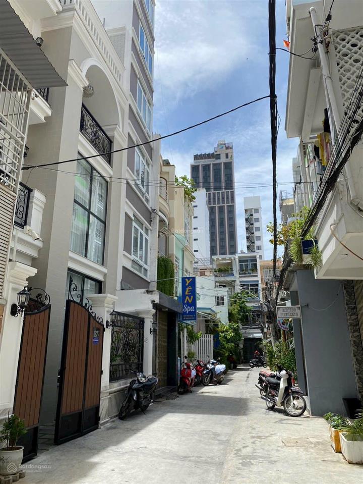 Bán nhà đường hùng vương ngang 5.85m, cách biển chỉ 250m, giá tốt.
