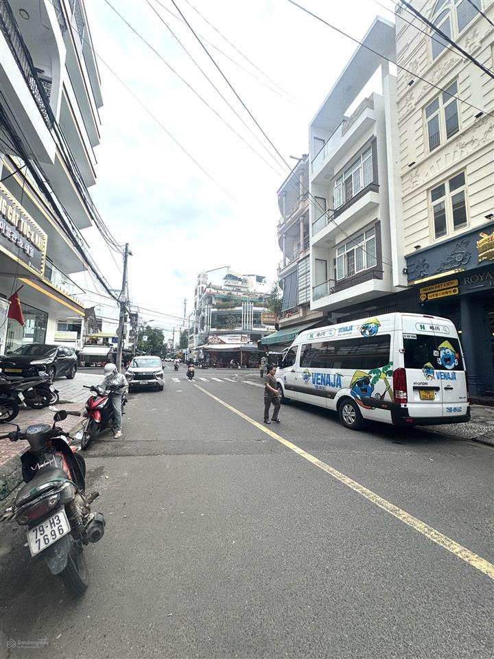 Nhà 2 tầng ngang 5,2m trung tâm phố hàn đường ngô đức kế, gần tô hiến thành, cách biển 600m