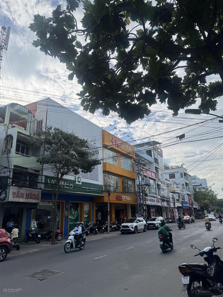 Cho thuê mặt bằng mới đẹp ngang 6,3m đường quang trung, phường nha trang, giá tốt