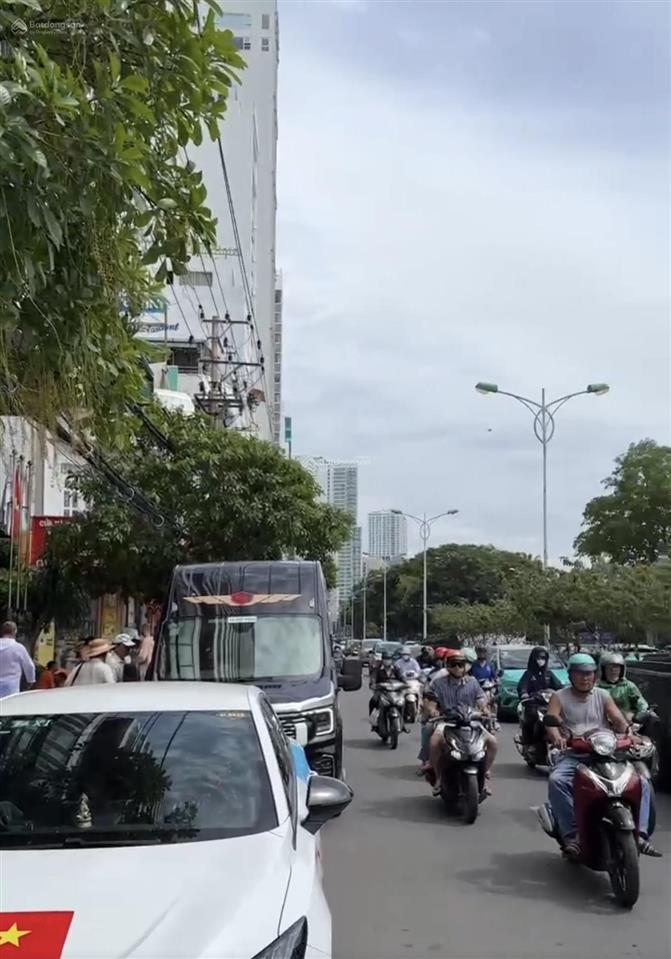 Bán nhà căn góc hẻm 100 trần phú  nha trang, cách biển chỉ 30m, giá tốt