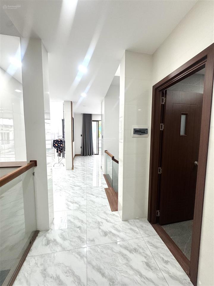 Nhà đẹp 3 tầng hẻm lê thánh tôn cách biển quảng trường chỉ 500m
