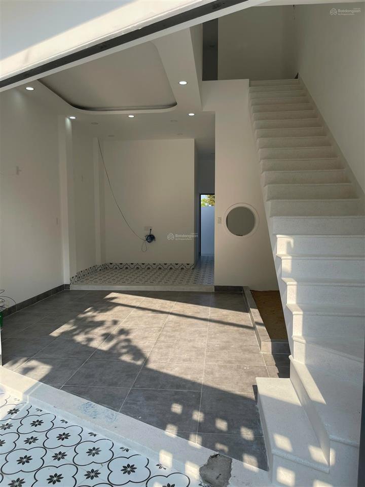 Nhà mới 3 tầng mặt tiền phong châu phường nam nha trang giá 5ty5