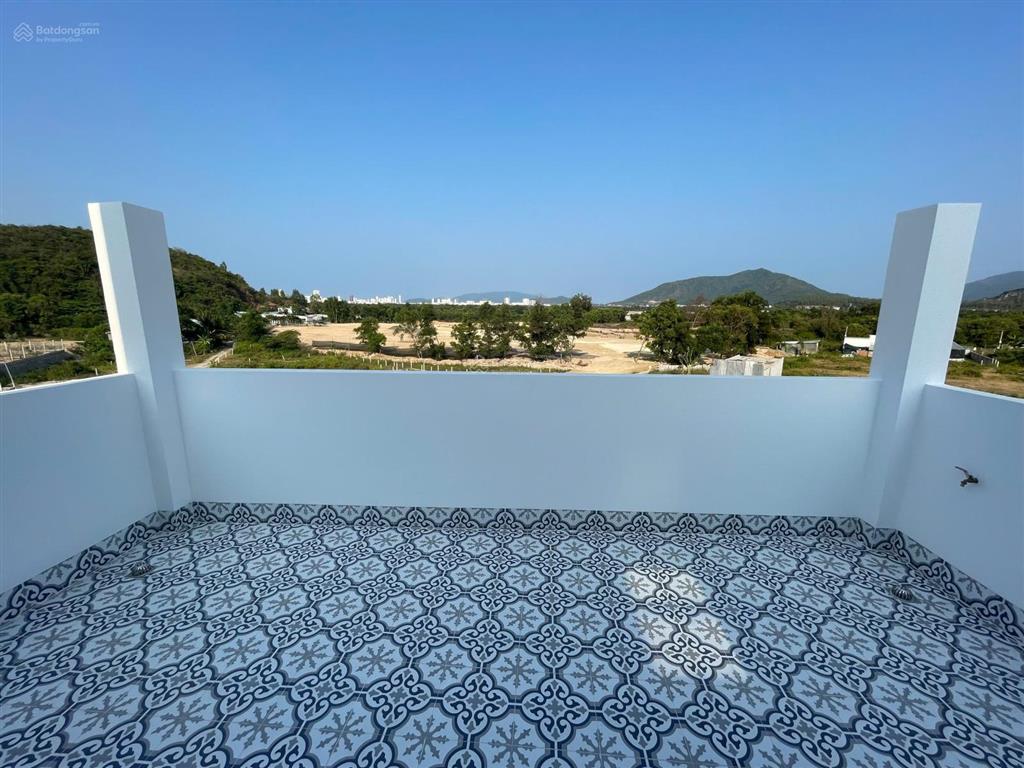 Nhà mới 3 tầng mặt tiền phong châu phường nam nha trang giá 5ty5