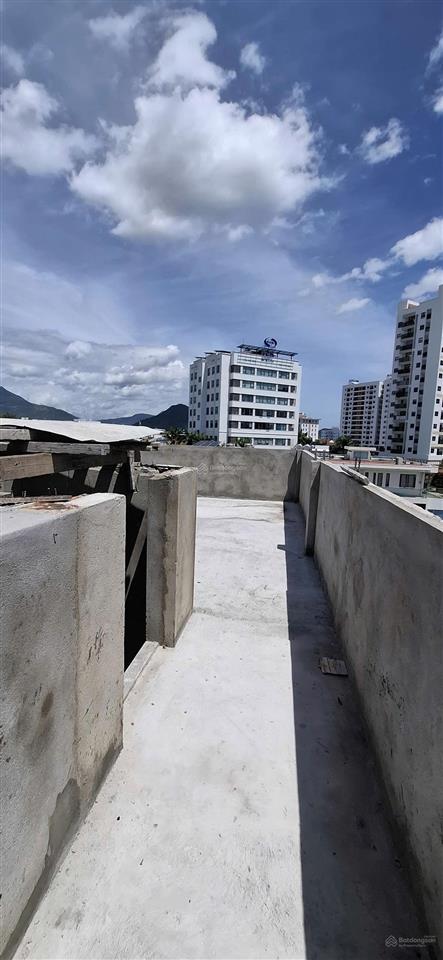 Nhà mặt tiền đường 23/10 dt 100m giá 14 tỷ