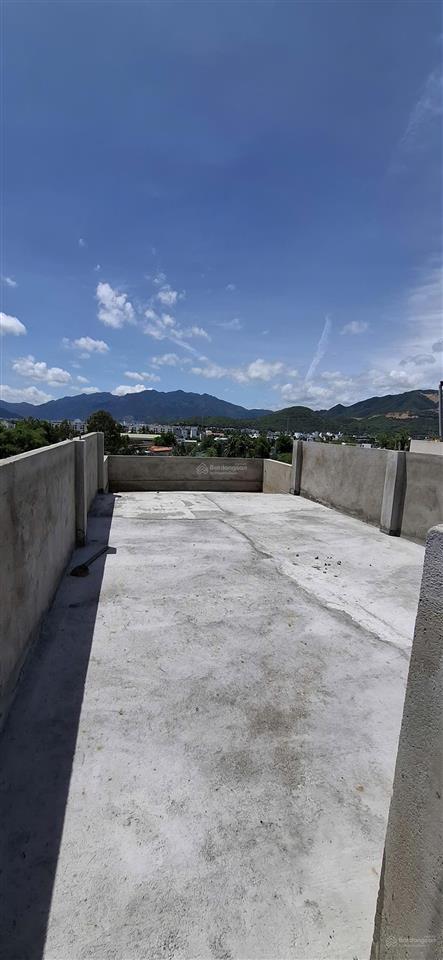 Nhà mặt tiền đường 23/10 dt 100m giá 14 tỷ