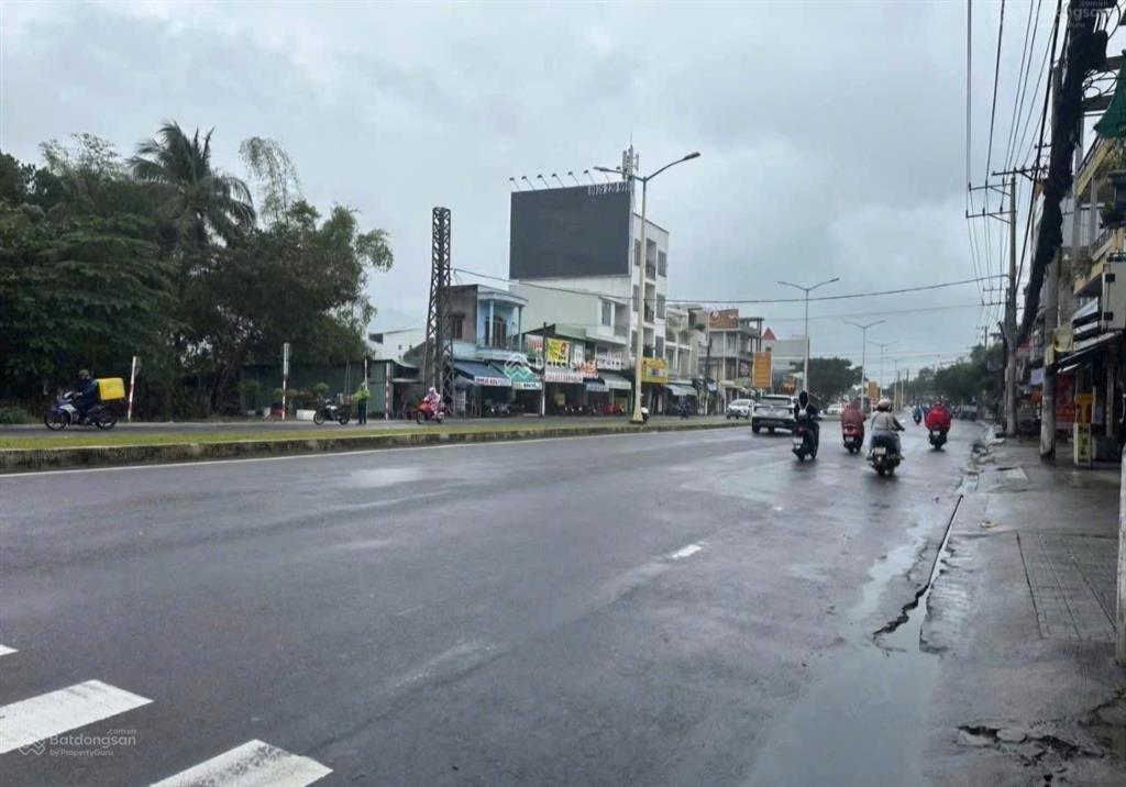 Nhà mặt tiền đường 23/10 dt 100m giá 14 tỷ