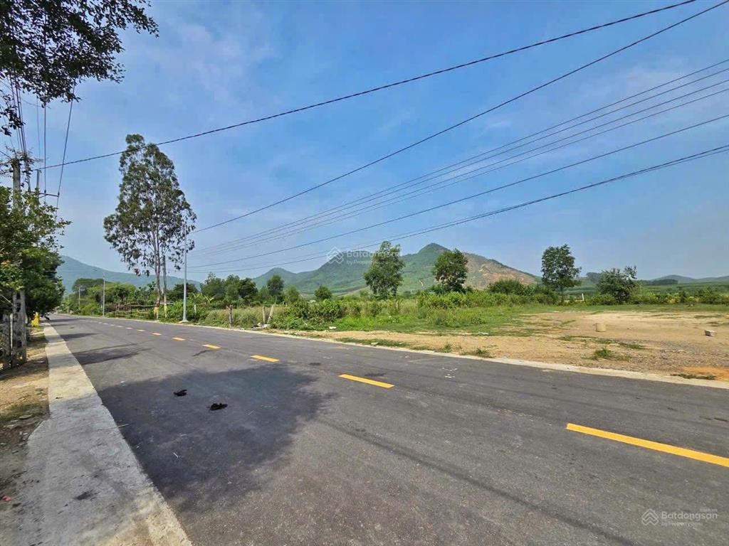 Diên tân đường nhựa hơn 1000m2 có 300m2 thổ cư ngay uỷ ban xã diên tân cũ