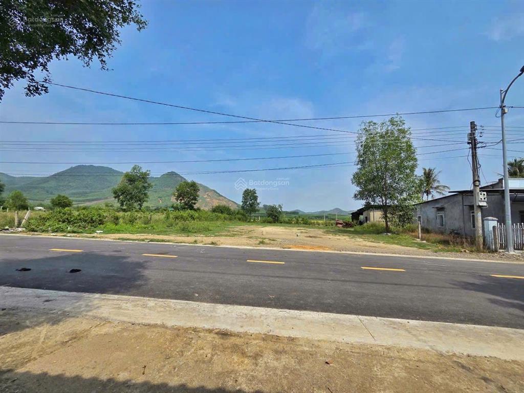 Diên tân đường nhựa hơn 1000m2 có 300m2 thổ cư ngay uỷ ban xã diên tân cũ